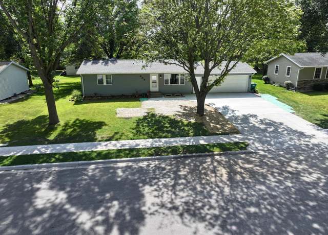 Property at 908 Irene Ave SE, Willmar, MN 56201, 4 beds, 3 baths