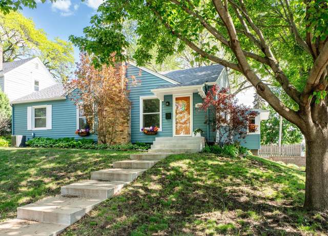 Property at 1694 Hillcrest Ave, Saint Paul, MN 55116, 3 beds, 2 baths