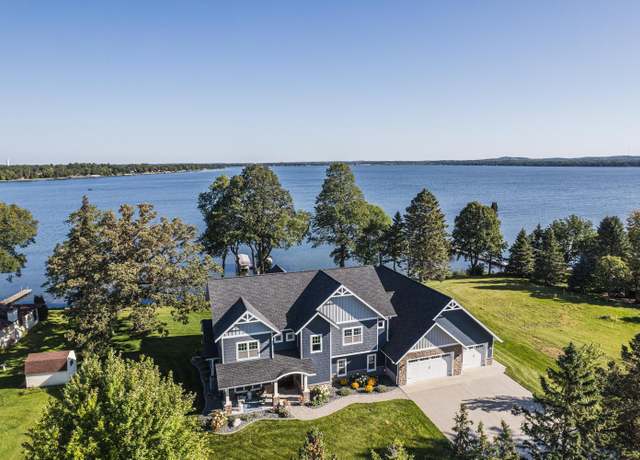 Property at 622 S South Shore Dr, Detroit Lakes, MN 56501, 6 beds, 4 baths