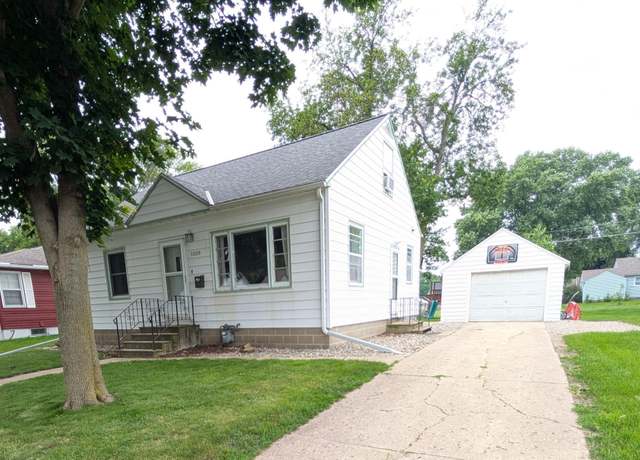 Property at 1009 Columbus Ave, Albert Lea, MN 56007, 3 beds, 1 bath
