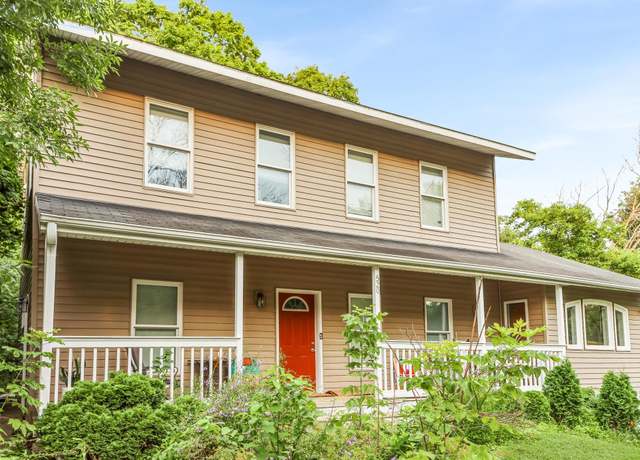 Property at 520 Hanlon Ave, Orono, MN 55391, 2 beds, 2 baths