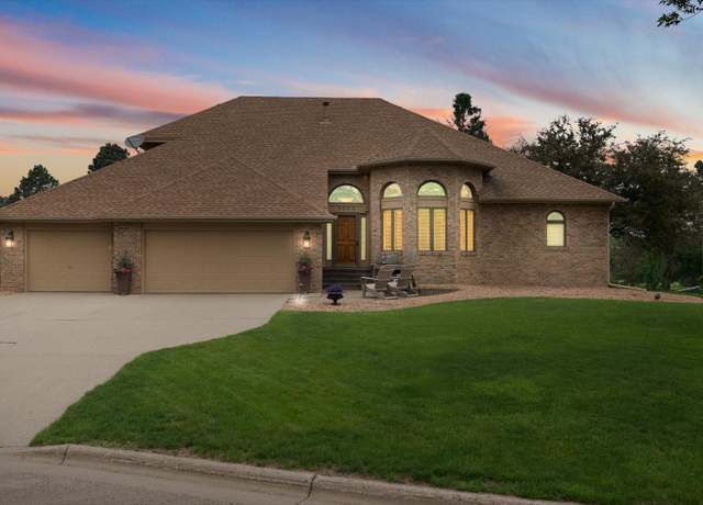 Property at 3600 Rae Ln, Woodbury, MN 55125, 5 beds, 4 baths