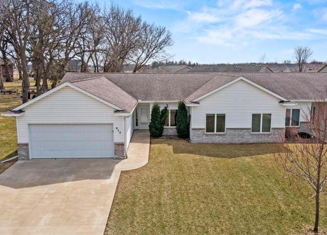 Property at 915 22nd St SE, Owatonna, MN 55060, 3 beds, 2 baths