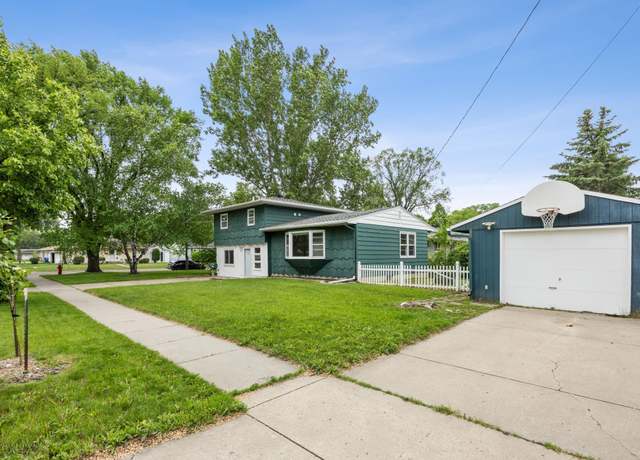 Property at 2702 2nd St N, Fargo, ND 58102, 5 beds, 2 baths