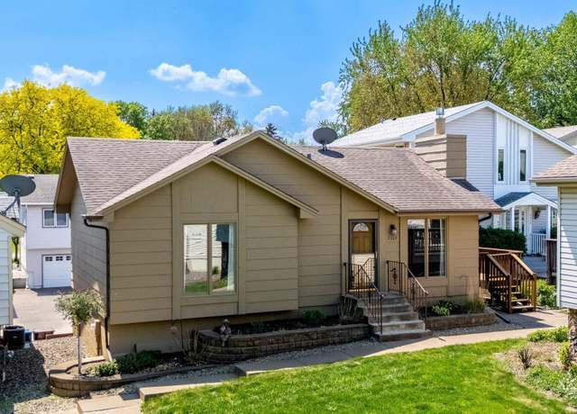 Property at 3527 Pilgrim Ln N, Plymouth, MN 55441, 2 beds, 1 bath