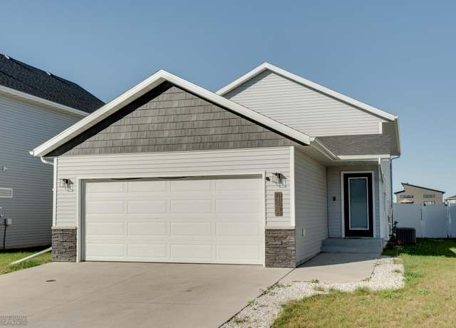 Property at 7339 24th St S, Fargo, ND 58104, 4 beds, 3 baths