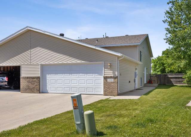 Property at 1030 Oak Pl, West Fargo, ND 58078, 3 beds, 2 baths