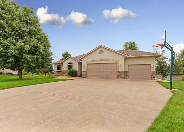 Property at 809 Horizon Ct, Belle Plaine, MN 56011, 3 beds, 3 baths