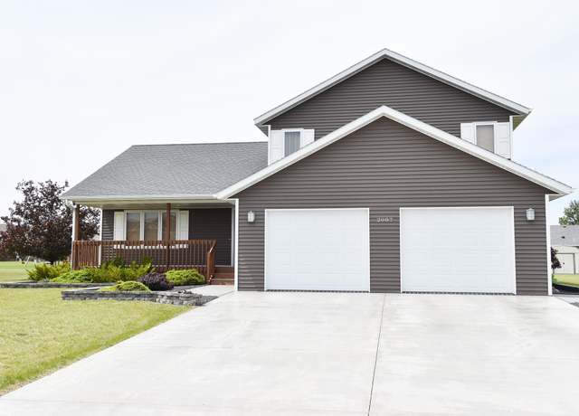 Property at 2007 Northrop Ave, Thief River Falls, MN 56701, 3 beds, 3 baths