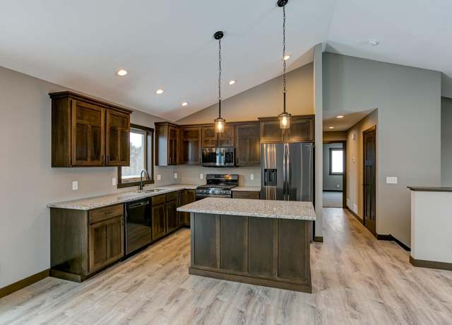 Property at 1619 72nd Ave, Hammond, WI 54015, 2 beds, 2 baths