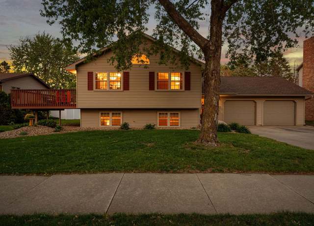 Property at 2101 13th St SW, Austin, MN 55912, 4 beds, 2 baths