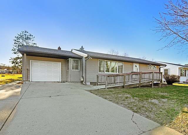 Property at 910 Ash St S, Sauk Centre, MN 56378, 4 beds, 3 baths