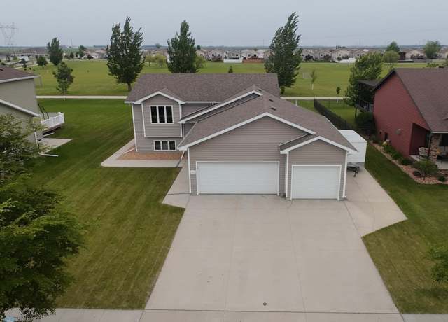 Property at 4883 Lavonne Ct S, Fargo, ND 58104, 4 beds, 2 baths