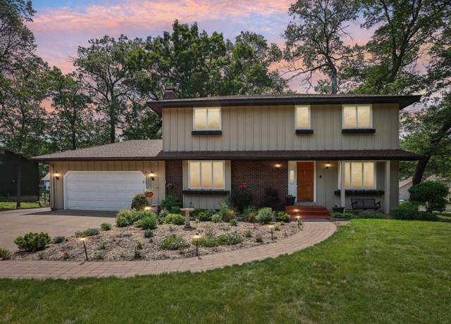 Property at 323 Sherwood Ct, Circle Pines, MN 55014, 5 beds, 4 baths