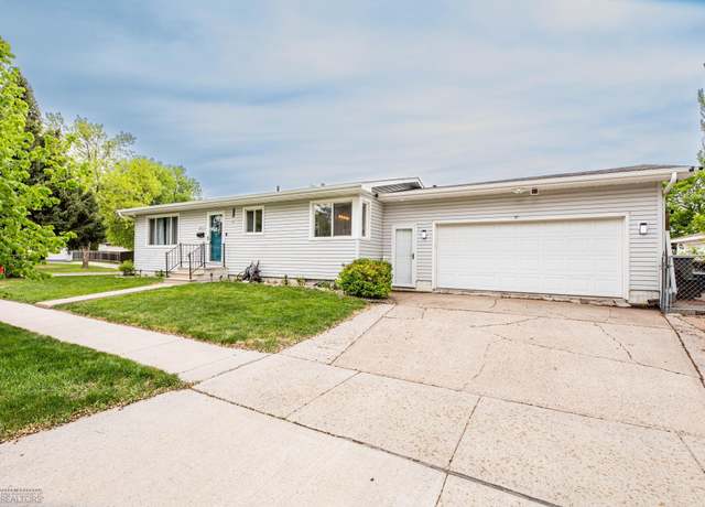 Property at 1625 14th Ave S, Fargo, ND 58103, 3 beds, 2 baths