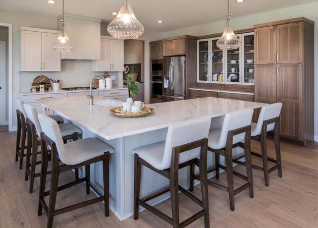 Property at 7434 Waters Edge Ave, Shakopee, MN 55379, 6 beds, 5 baths