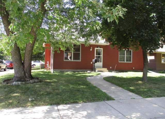 Property at 1403 8th Ave N, Saint Cloud, MN 56303, 3 beds, 4 baths