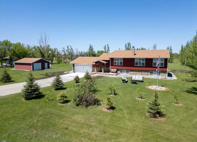 Property at 1552 90 Ave N, Moorhead, MN 56560, 3 beds, 3 baths