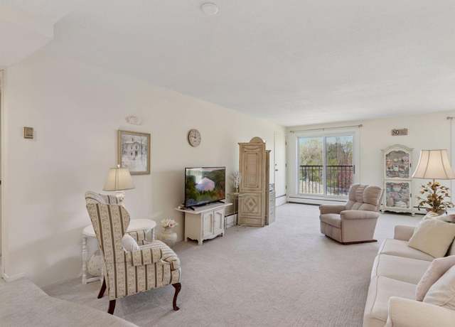 Property at 3412 Oak Ridge Rd #317, Minnetonka, MN 55305, 1 bed, 1 bath