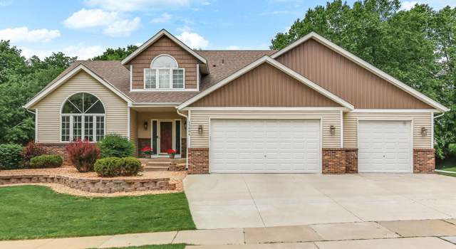 Photo of 15004 Bridgewater Dr, Savage, MN 55378