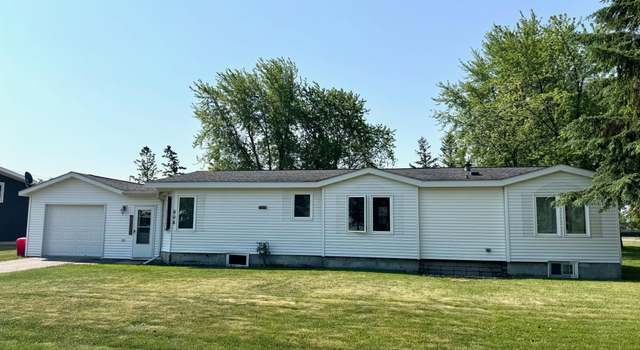 Photo of 808 6th St NE, Roseau, MN 56751