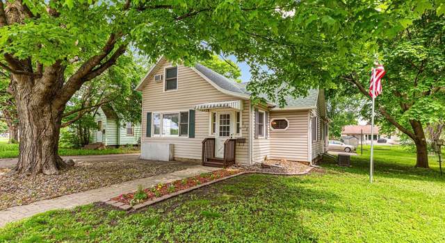 Photo of 912 State St N, Waseca, MN 56093