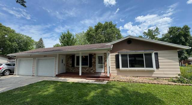 Photo of 1075 Randall Rd SE, Hutchinson, MN 55350