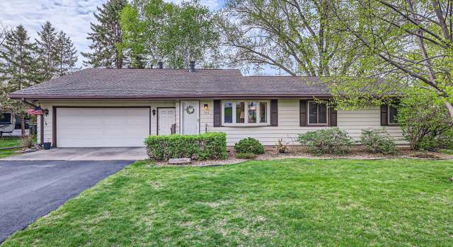 Photo of 792 Gramsie Rd, Shoreview, MN 55126