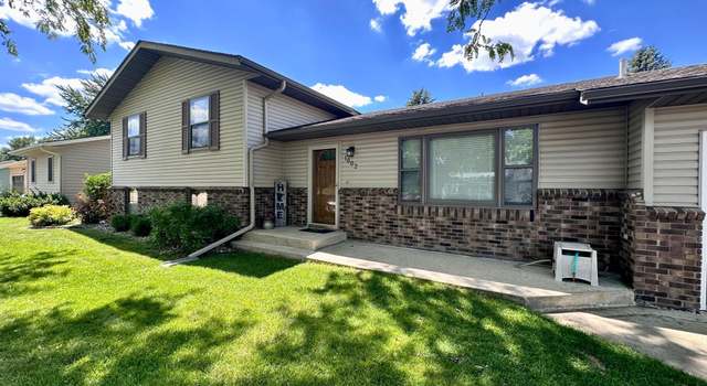 Photo of 1002 Woodfern Dr, Marshall, MN 56258