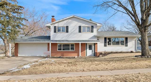 Photo of 11699 River Hills Dr, Burnsville, MN 55337