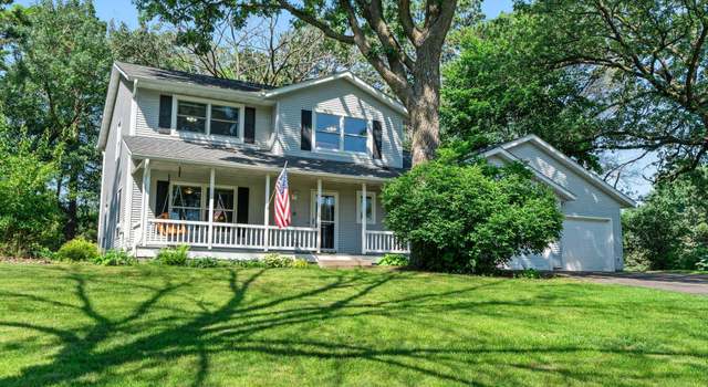 Photo of 621 Twelve Oaks Ln, Hudson, WI 54016