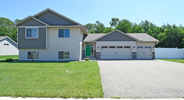 Photo of 38391 Hunters Ridge Trl, North Branch, MN 55056