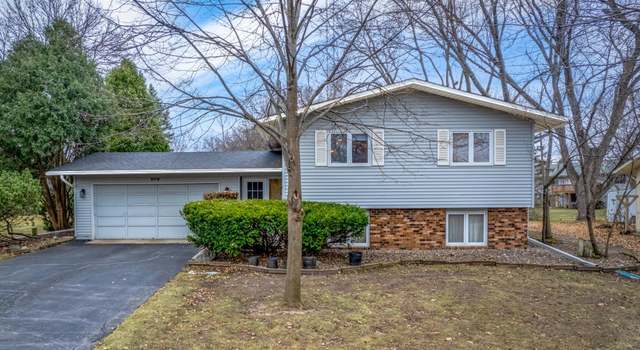 Photo of 898 Dawn Ave, Shoreview, MN 55126