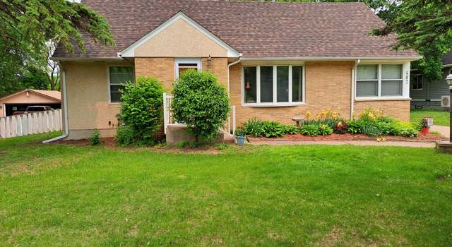 Photo of 487 Roselawn Ave E, Maplewood, MN 55117