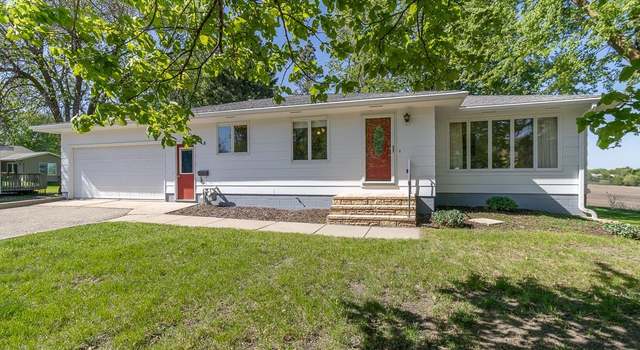 Photo of 468 E Washington St, Le Center, MN 56057