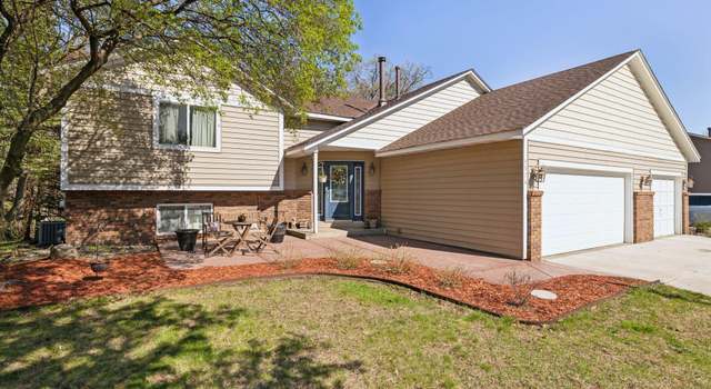 Photo of 1574 Lakewood Dr N, Maplewood, MN 55119
