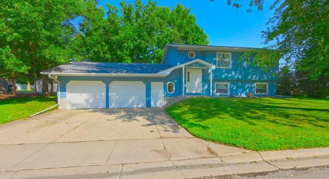 Photo of 412 Westgate Dr, Winsted, MN 55395