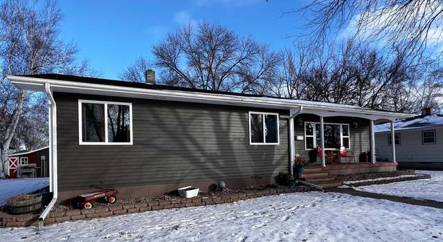 Photo of 110 Maple Ave S, Thief River Falls, MN 56701