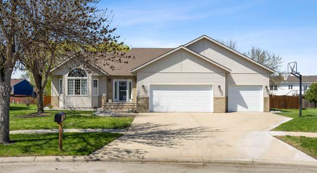 Photo of 1320 Sommerset Dr, West Fargo, ND 58078