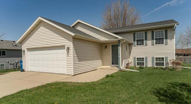 Photo of 414 8th St NW, Dodge Center, MN 55927