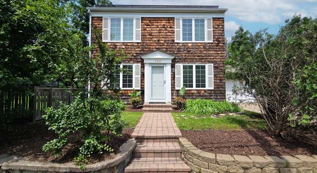 Photo of 709 Wayzata Blvd E, Wayzata, MN 55391