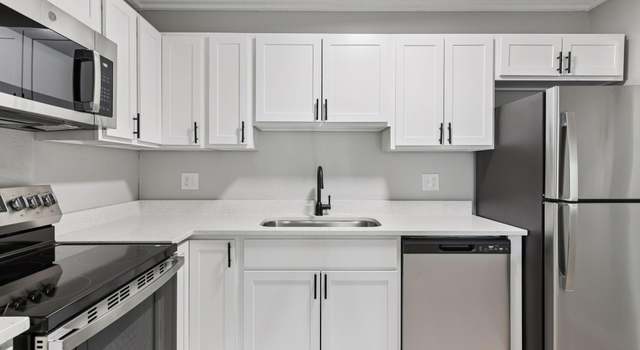 Photo of 10501 Cedar Lake Rd #515, Hopkins, MN 55305