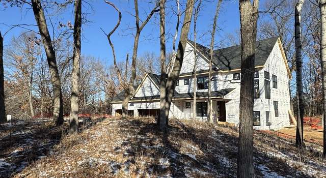 Photo of 345 Old Wildwood Rd, Mahtomedi, MN 55115