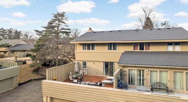 Photo of 105 Windsor Ct, New Brighton, MN 55112