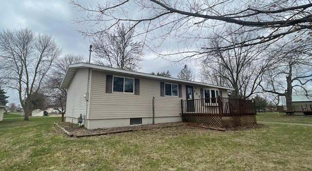 Photo of 402 Main St W, Morristown, MN 55052