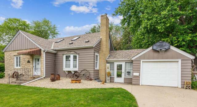 Photo of 1275 Roselawn Ave W, Roseville, MN 55113
