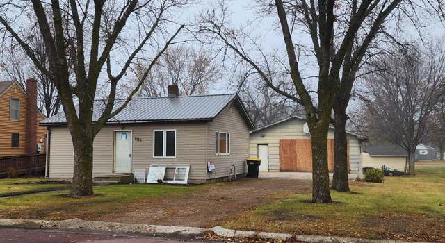 Photo of 809 E Elm St, Redwood Falls, MN 56283