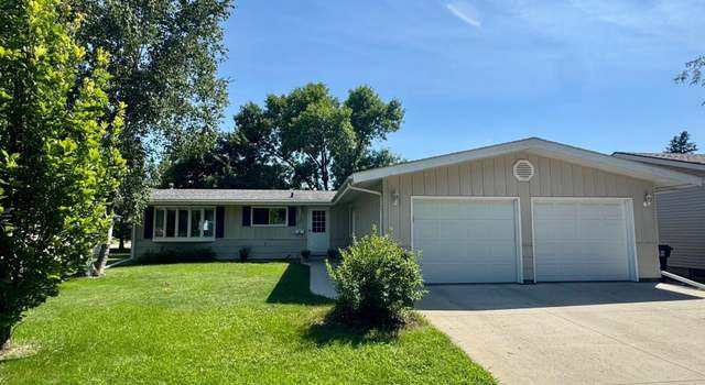 Photo of 403 Elaine Ave, Marshall, MN 56258