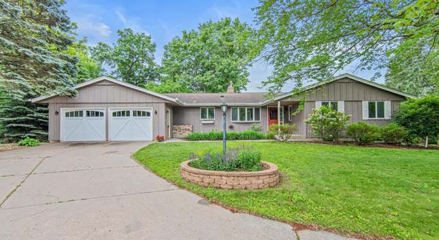 Photo of 815 Hazel Ct, Mendota Heights, MN 55120