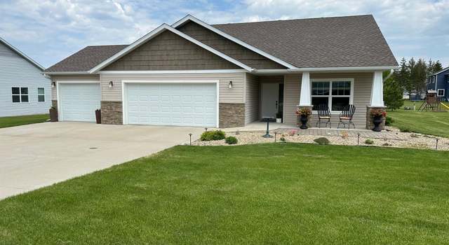 Photo of 879 Longview Dr, Detroit Lakes, MN 56501